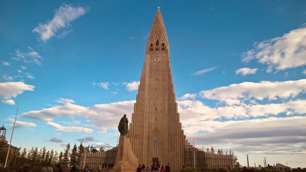 How to plan a 4-days breathtaking itinerary to Iceland - Hallgrimskirkja